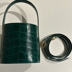Staud Bissett Leather Bucket Bag
Green croc-embossed crossbody 9.5/10 condition